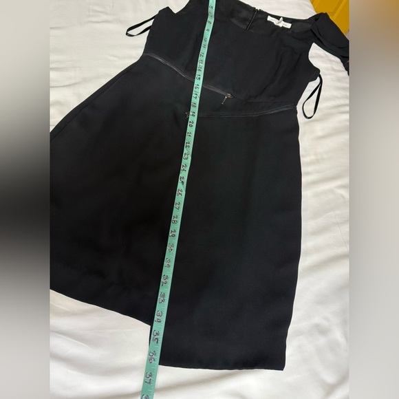BCBGENERATION Black layered cap sleeve mini sheath dress w/ zipper detail size 6 - Picture 15 of 15